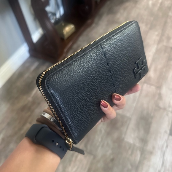 New Tory burch MCGRAW ZIP CONTINENTAL WALLET black - Picture 3 of 6